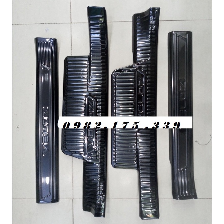 ốp bậc cửa, nẹp bước chân Veloz vân titan.
