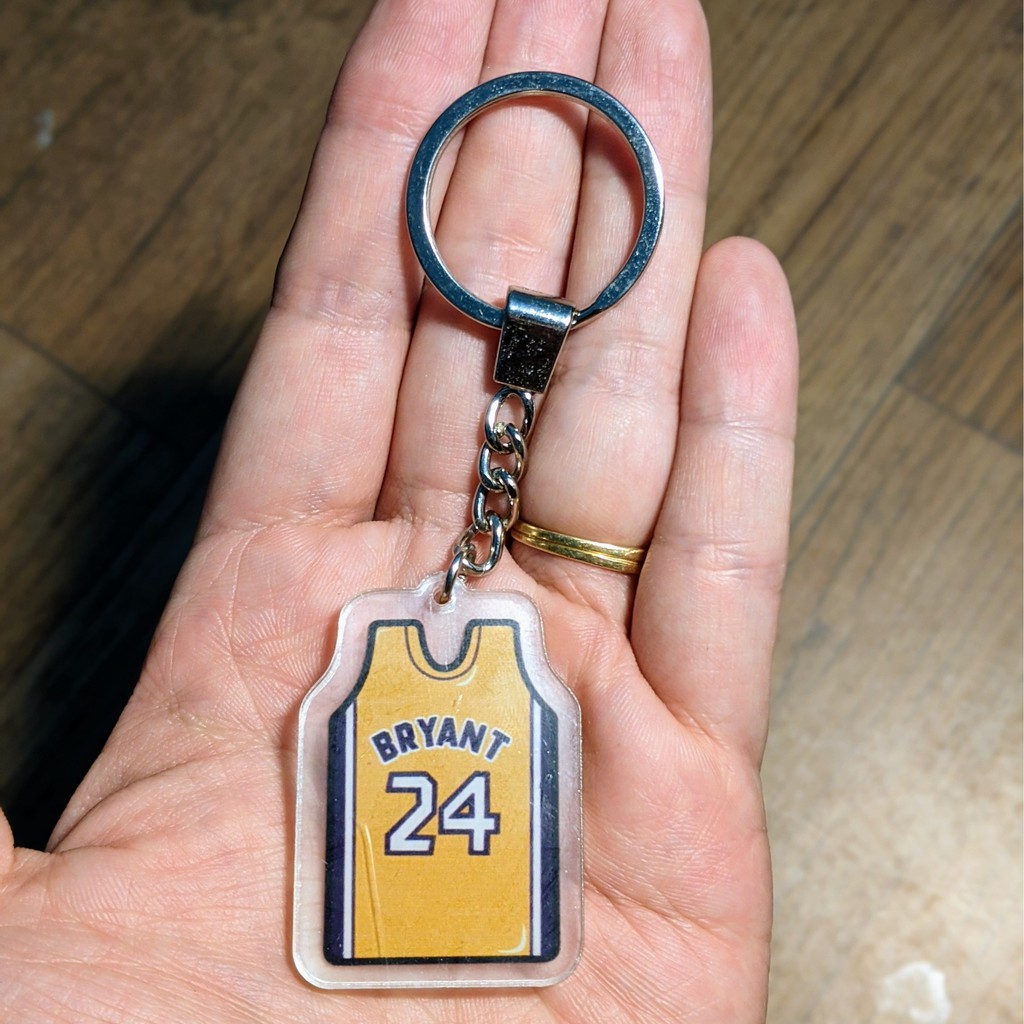 Móc đeo chìa khóa áo thi đấu các ngôi sao NBA ( 4.7 x 3.3 cm)