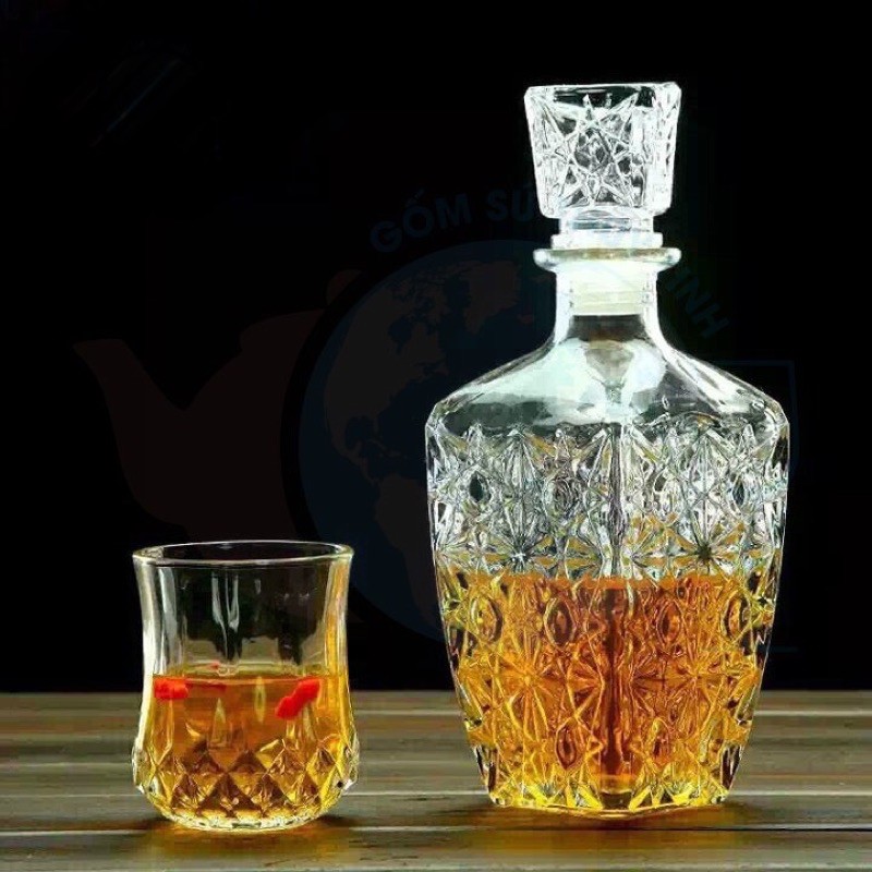 CHAI RƯỢU THUỶ TINH 500/750ml MẪU CHAI VUÔNG HOA VĂN NỔI