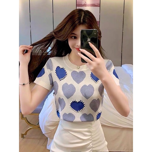 Áo len hình trái tim đính trai