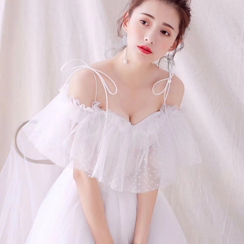 Đầm cưới cô dâu thiết kế hở lưng màu trắng 2022