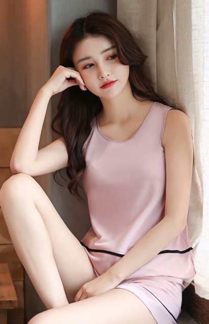 Bộ Ngủ Lụa Quần Đùi Áo Sát Nách Chất Đẹp M/L/XL CT095