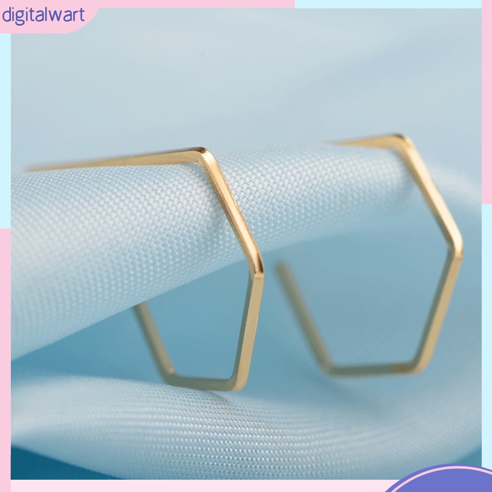 Khuyên tai làm bằng kim loại phong cách thời trang nữ