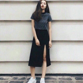 Chân váy midi xẻ tà