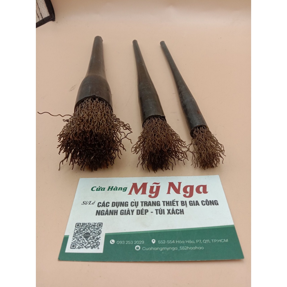 Cọ cước sắt cây tròn cán nhựa đen