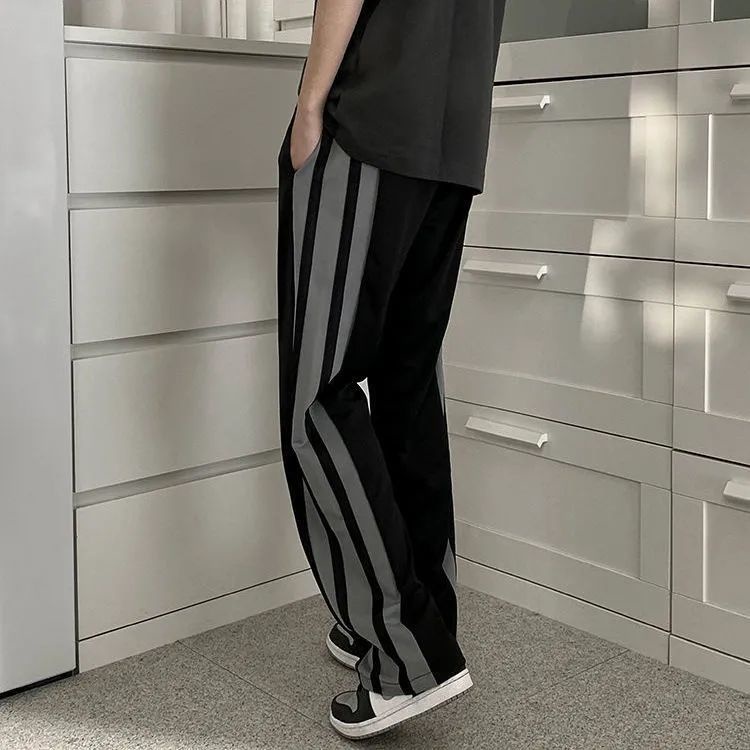 Quần Thể Thao Ống Rộng Họa Tiết Kẻ Sọc Thời Trang Dành Cho Nam