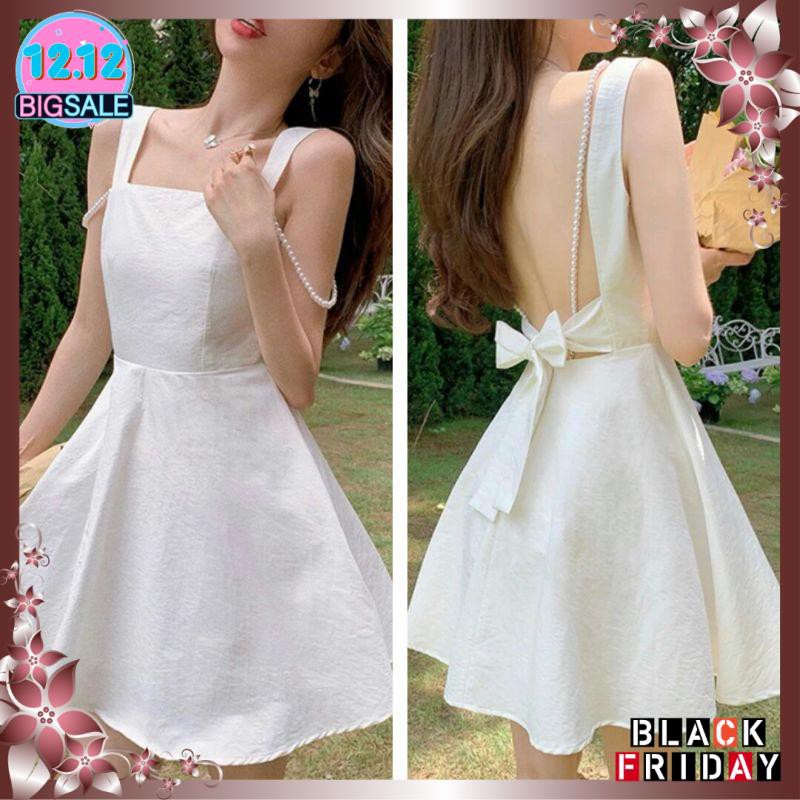 Đầm trắng hở lưng cột nơ dây chuỗi nhẹ nhàng xinh xắn