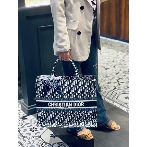 TÚI D.IOR SIZE 40 CÓ KHÓA KÉO