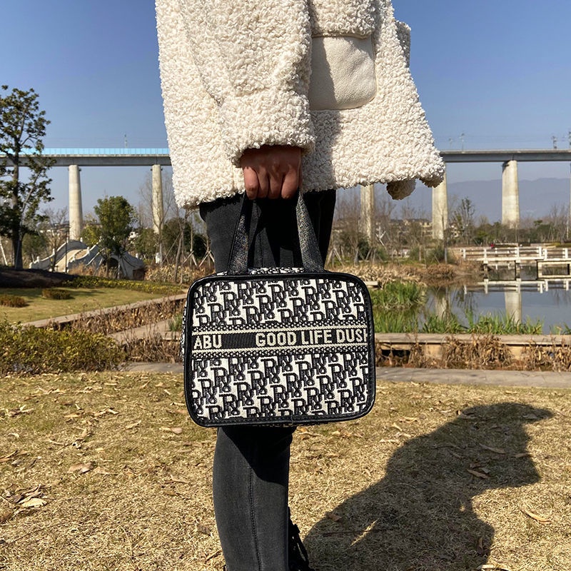 Túi xách cầm tay tote bag thổ cẩm dio from lớn có khóa kéo