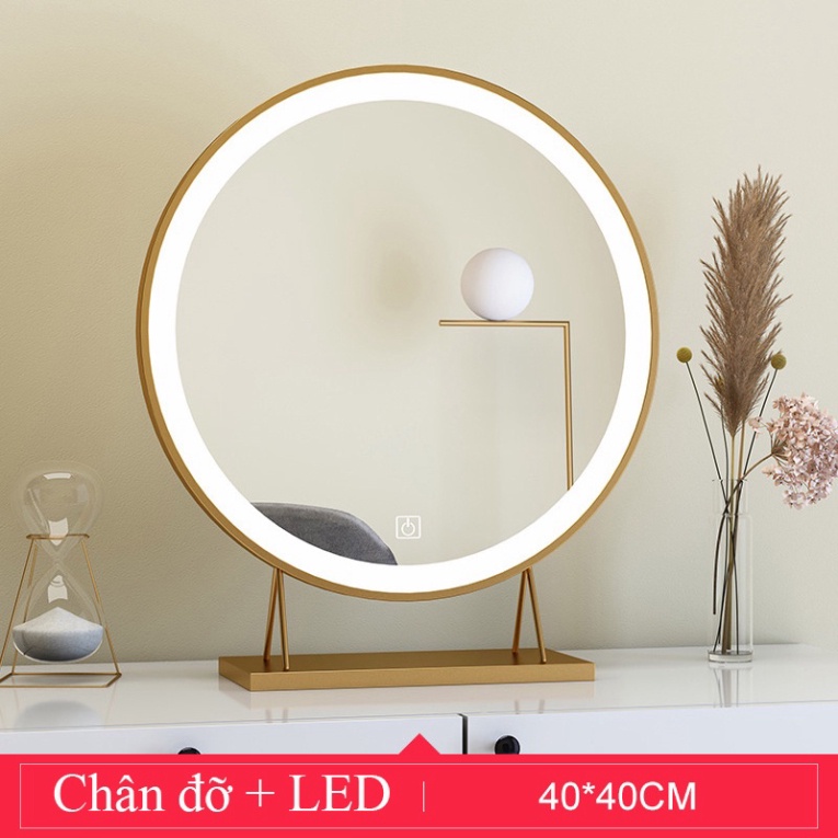 Gương để bàn trang điểm khung kim loại sang chảnh tích hợp đèn LED và nút cảm ứng, phù hợp cho các cô nàng hiện đại