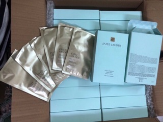 Mặt nạ Estee Lauder Micro Esence chứa tinh chất phục hồi