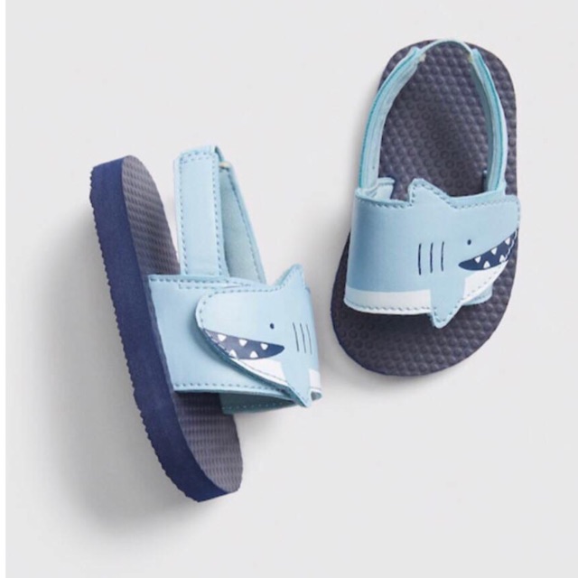 Sandal cá mập GAP