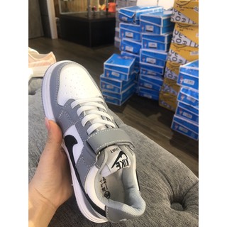 giày nike trẻ em
