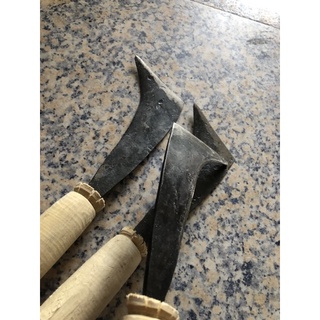 Trét lưỡi hái làm cỏ đầy