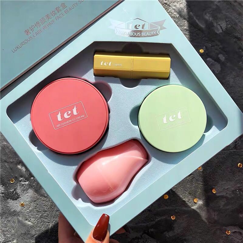 Bộ mỹ phẩm TET 4 trong 1 gồm son môi + kem BB + bông mút + phấn phủ dạng bột | BigBuy360 - bigbuy360.vn