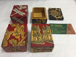 Hộp nữ trang bằng đá ( 6cm x 8cm cao 4cm )