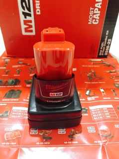 Pin milwaukee 12v -4ah