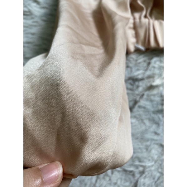 Áo croptop chất lụa màu be