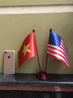 Cờ để bàn Việt nam và mỹ