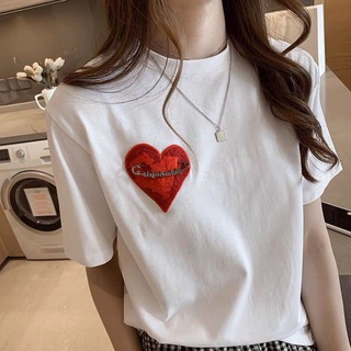 Áo thun basic tim đỏ ❤️ cài kim băng
