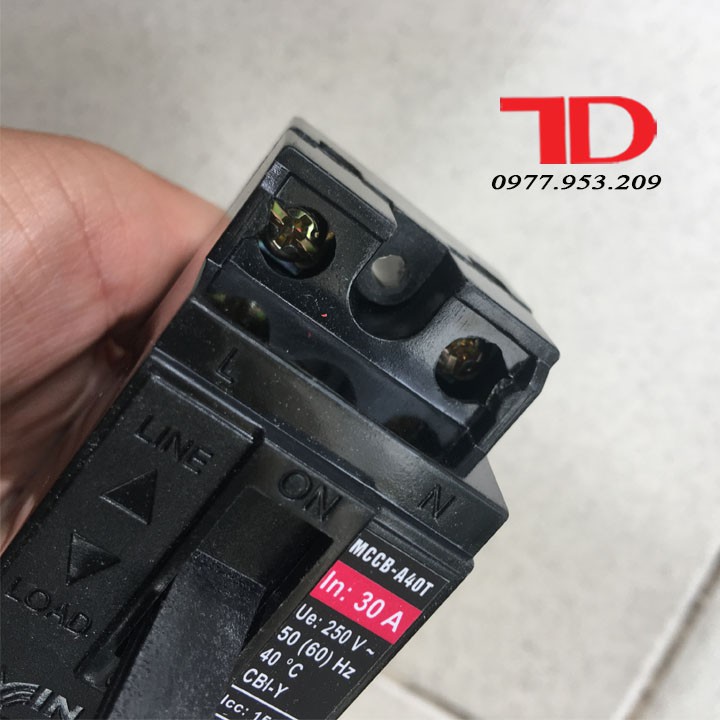 Cầu dao an toàn VINAKIP 30A, CB an toàn tặng kèm hộp chứa gắn nổi