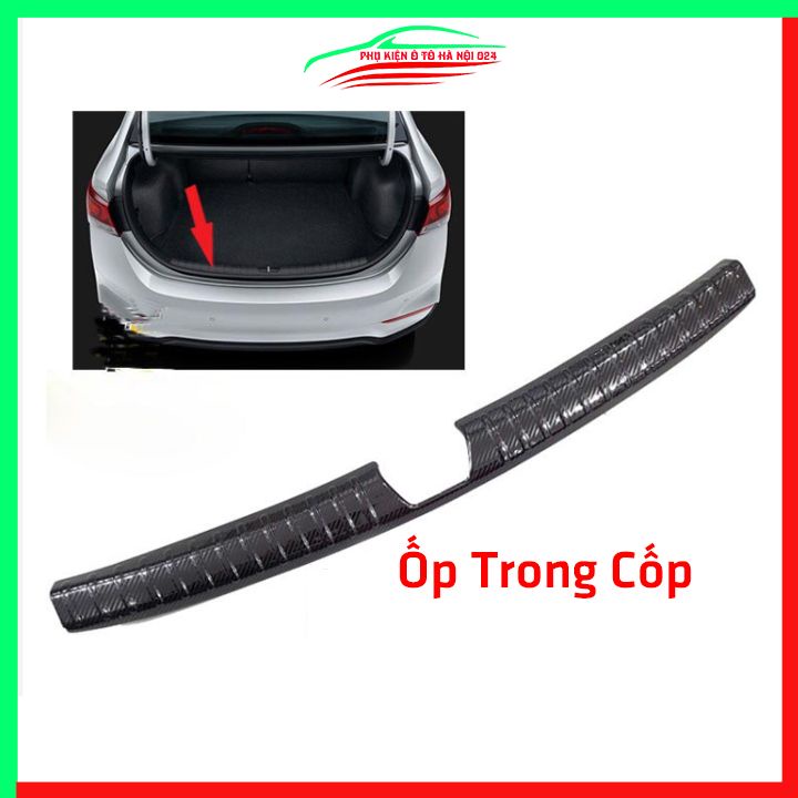 Ốp chống trầy cốp Accent 2021 2022 cacbon sáng bóng