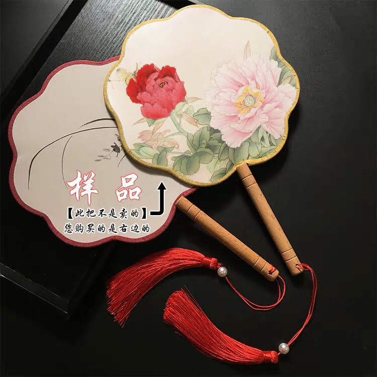 quạt viền hoa hàng có sẵn mẫu đẹp