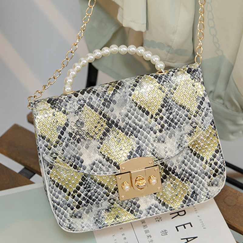 Túi Xách Đeo Vai Mini Hình Vuông In Họa Tiết Da Rắn Phối Dây Xích Và Ngọc Trai Thời Trang