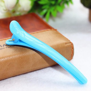 Một chiếc kep tóc mỏ vịt bằng nhựa siêu xinh