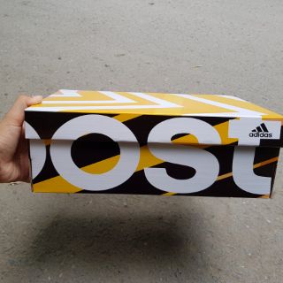 Hộp giày Adidas Boost
