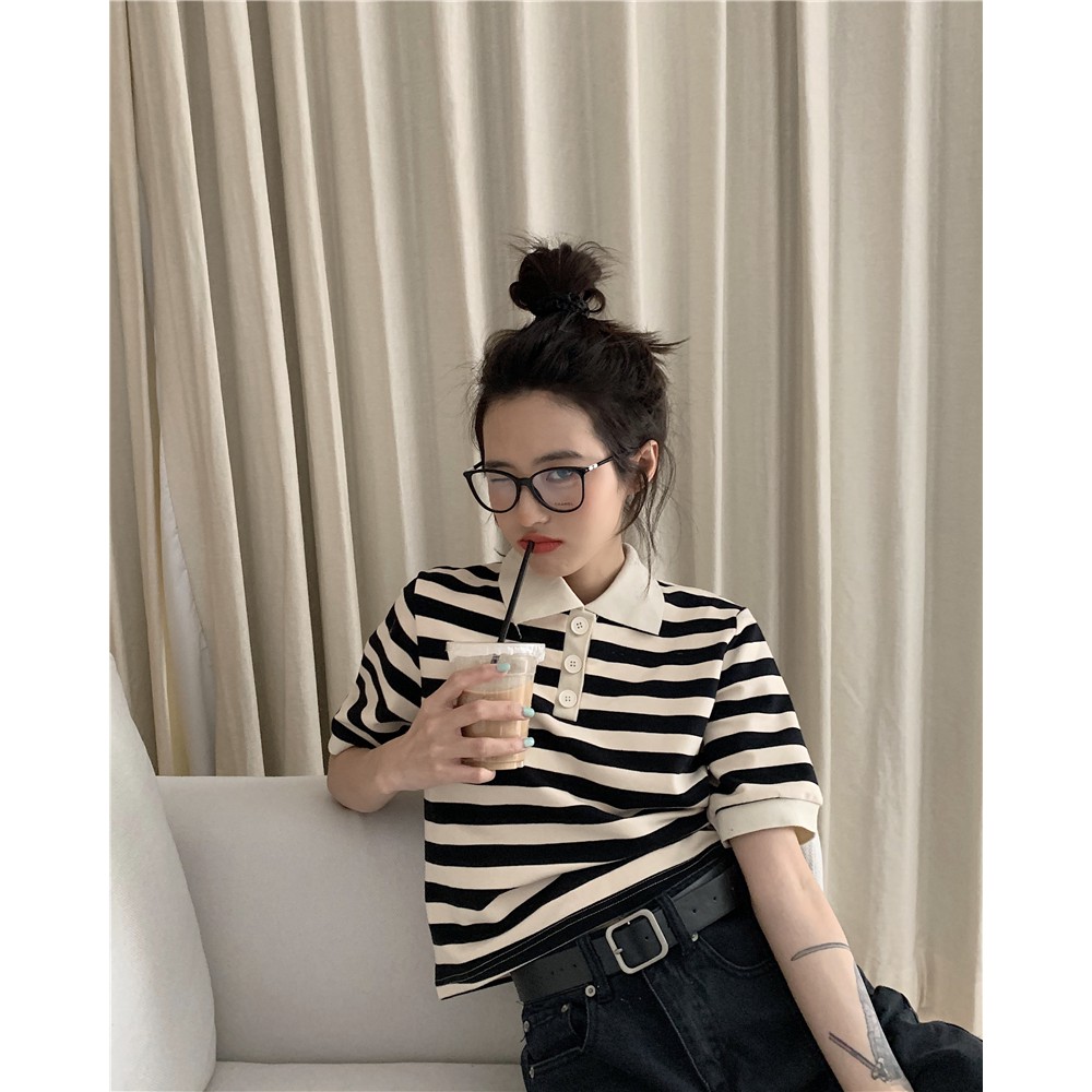 áo thun croptop sọc xẻ lưng kiểu Hàn Quốc