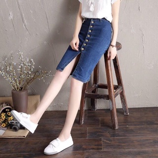 CHÂN VÁY JEANS CÀI CÚC XẺ TRƯỚC
