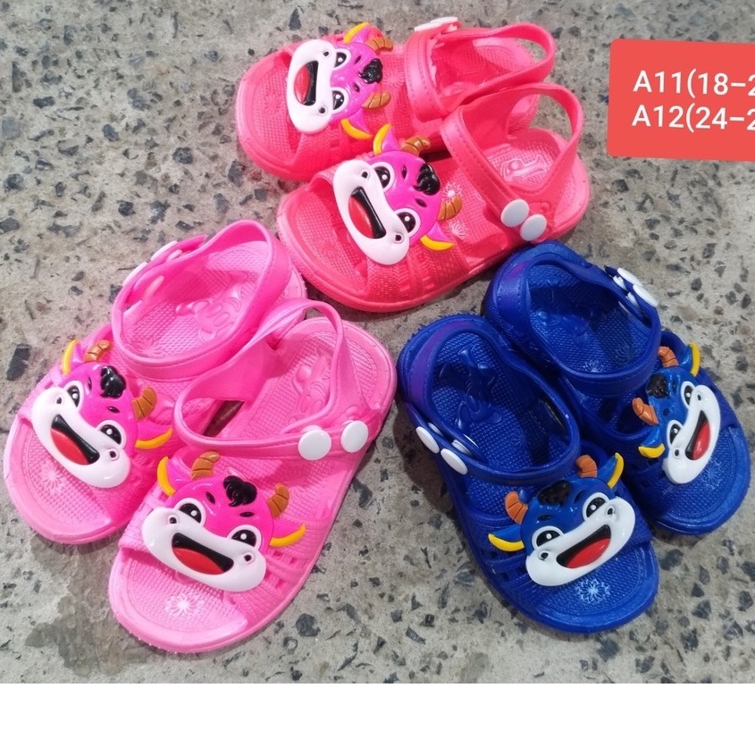 DÉP SANDAL HÌNH CHÚ BÒ CƯỜI TẬP ĐI CHO BÉ