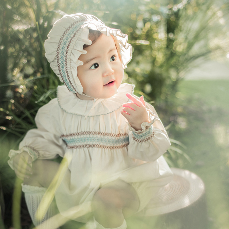 Bộ áo liền quần dài tay dạng phồng kèm nón xinh xắn cho bé gái sơ sinh