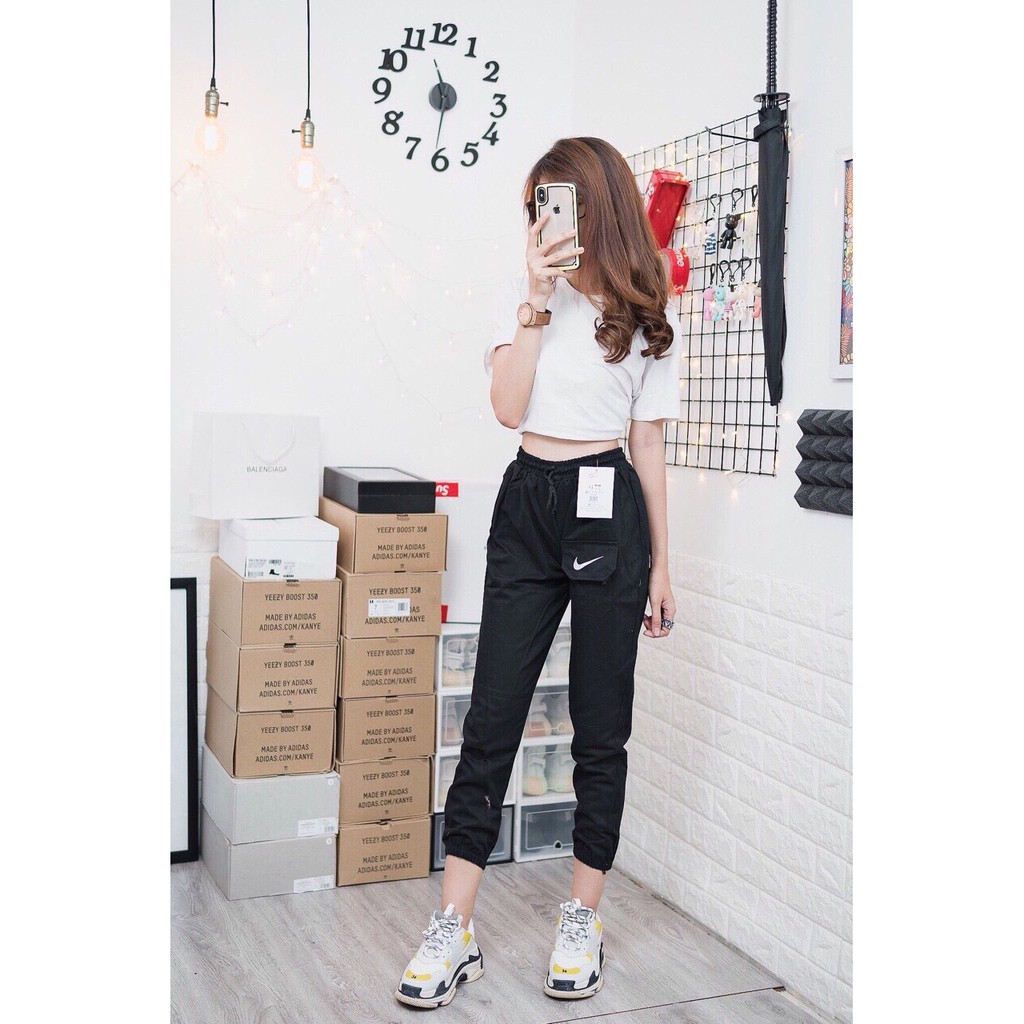 Quần jogger nữ túi hộp trước logo siêu xịn cá tính hot hit