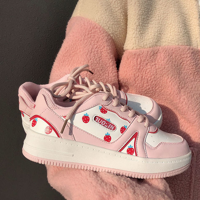 Giày thể thao trắng họa tiết dâu tây thời trang xuân 2021 dành cho nữ