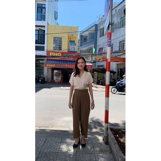 Áo Sơ Mi Cao Cấp Công Sở Nữ- LELY-A833 - Áo Sơ Mi Be Cổ Vest