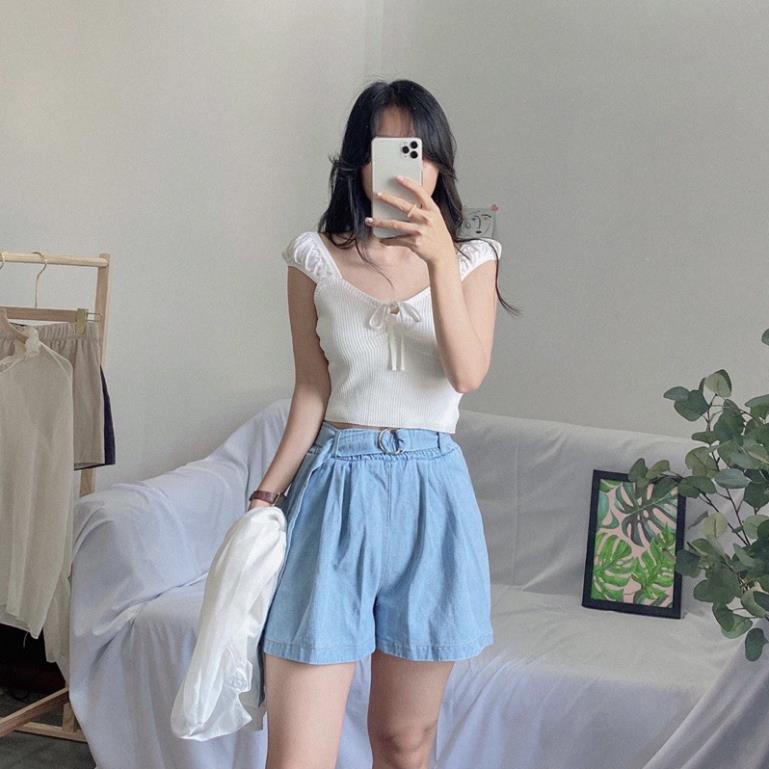 Set áo sơ mi trắng voan mỏng form rộng + áo thun trắng croptop nhún ngực + quần short jeans cạp chun mài xanh sáng ་