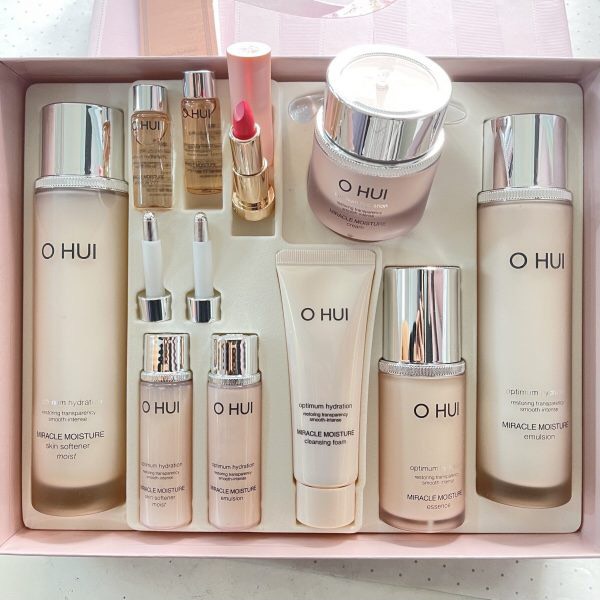 Bộ Dưỡng Da Trắng Hồng Căng Bóng Rạng Ngời Ohui Miracle Moisture Special Set 10sp