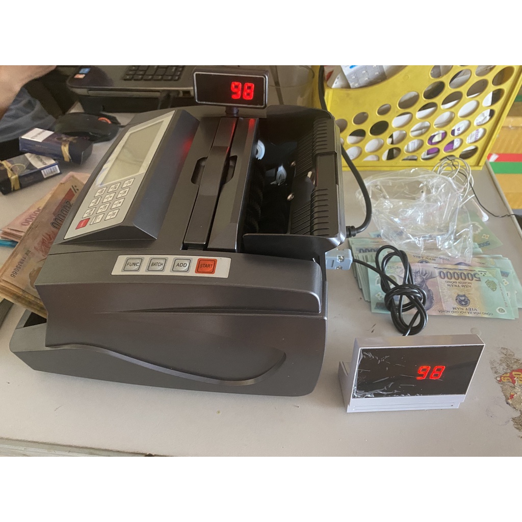 MÁY ĐẾM TIỀN HOSHICO 4700 TỔNG TIỀN SIÊU CHÍNH XÁC