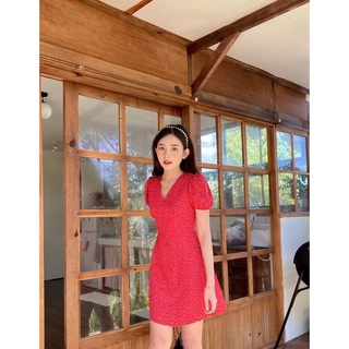 Sibling House - Đầm hoa nhí dáng suông chữ A cổ V tay phồng Selena
