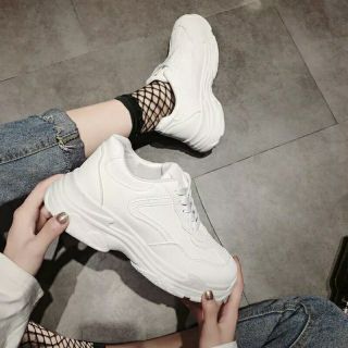 Giày trắng tuyết