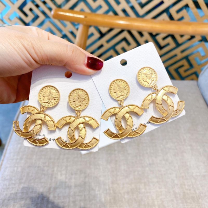 bông tai xinh xắn