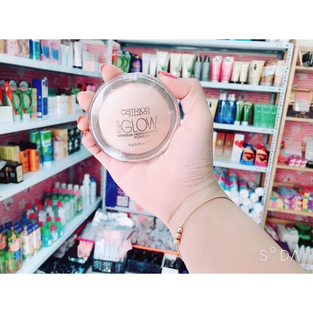 Phấn bắt sáng Catrice Glow