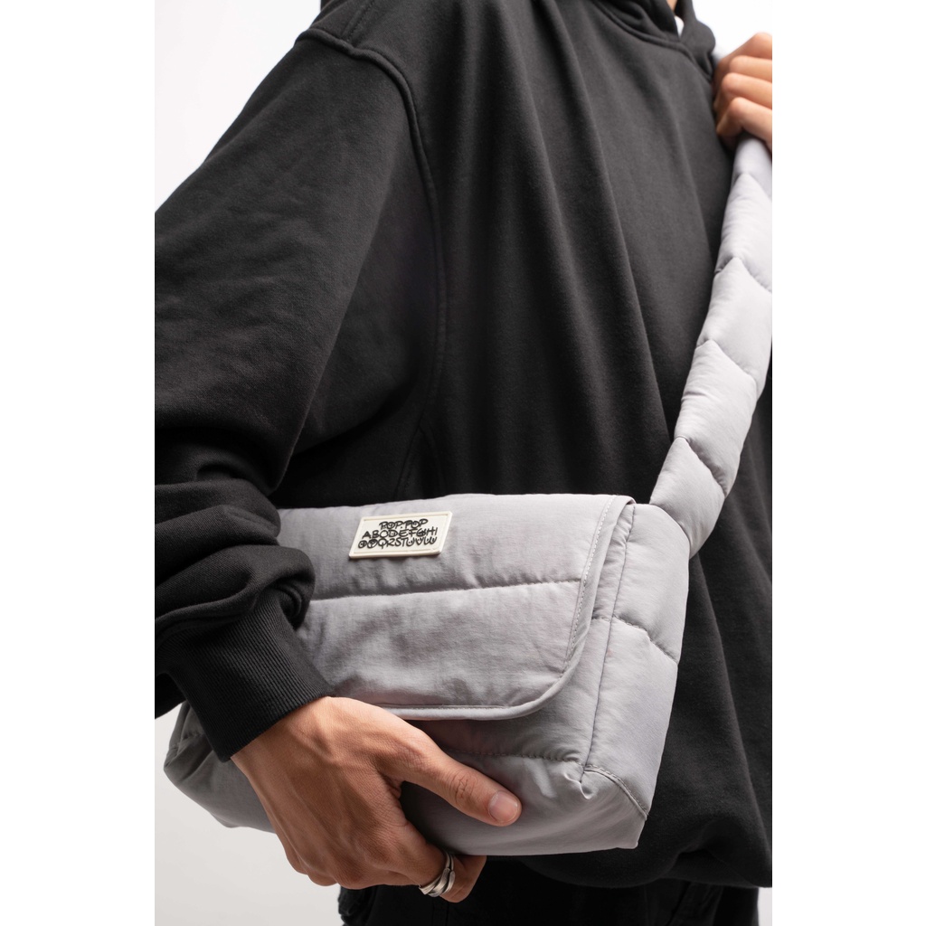 Túi đeo chéo chần bông POPOP PUFFER BAG GREY
