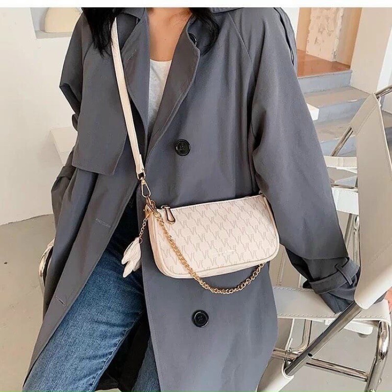 Túi đeo chéo họa tiết kèm móc thú 835 | BigBuy360 - bigbuy360.vn