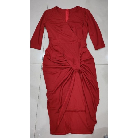 Đầm body xoắn eo