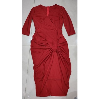 Đầm body xoắn eo