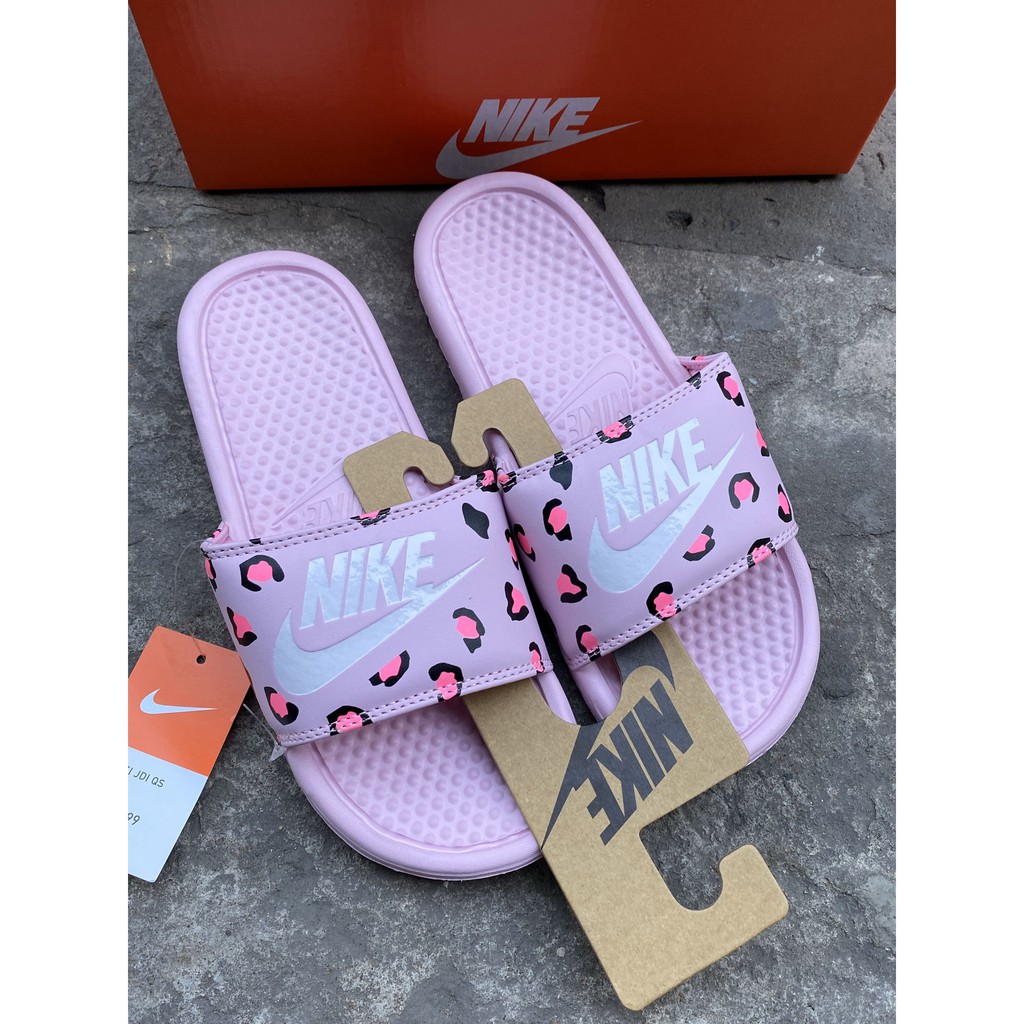 Dép benassi hồng nữ chấm bi