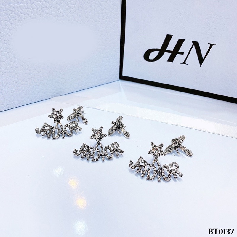 Bông tai Jadi0r ong đính đá sang chảnh